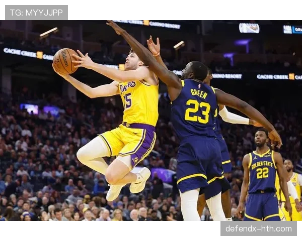 戴维斯边路突破助球队逆转，近期表现稳健，展现惊人进攻威力