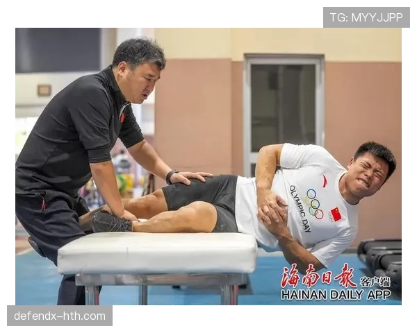 谌利军这训练强度，练完直接瘫地上啃香蕉，真·举重人干饭魂